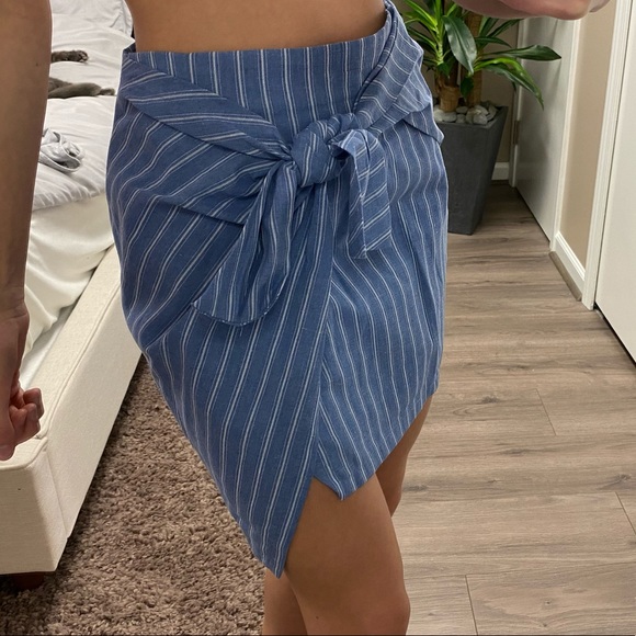 PacSun Dresses & Skirts - NWOT Tie-Front Skirt